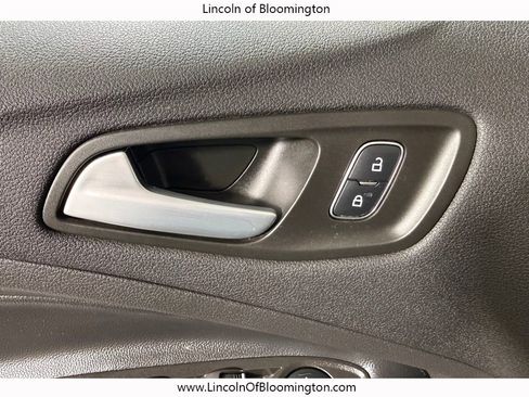 Used 2019 Ford Escape SE image 12