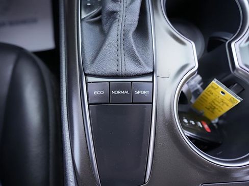 Used 2023 Toyota Camry SE w/ Cold Weather Package FWD image 31