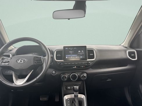 Used 2025 Hyundai Venue SEL FWD image 16