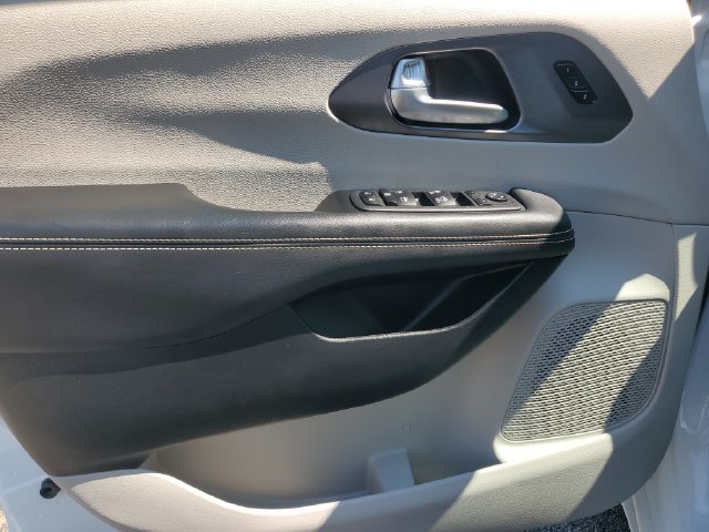 Certified 2024 Chrysler Pacifica Touring-L AWD/4WD image 22