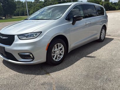 Used 2024 Chrysler Pacifica Touring-L