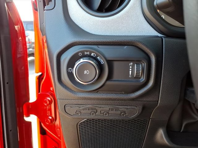 Used 2025 Jeep Wrangler Sport AWD/4WD image 20