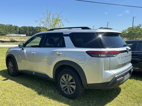 Used 2024 Nissan Pathfinder SV FWD image 7