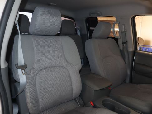 Used 2014 Nissan Frontier SV w/ SV Value Truck Package AWD/4WD image 40