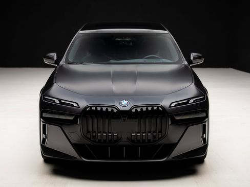 Used 2023 BMW i7 xDrive60 image 5