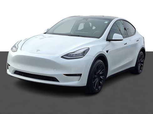 Used 2023 Tesla Model Y Long Range image 3