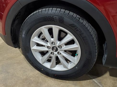 Used 2020 Kia Sorento LX FWD image 43