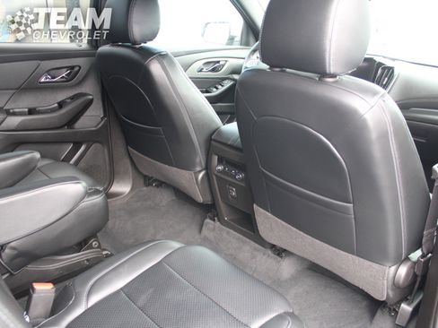 Used 2023 Chevrolet Traverse LT FWD image 25