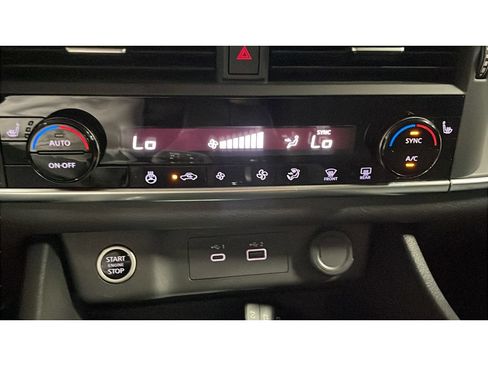Used 2023 Nissan Rogue S AWD/4WD image 13