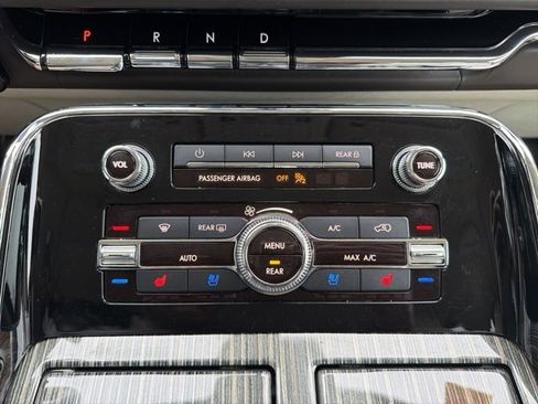 Used 2022 Lincoln Navigator L Black Label image 17