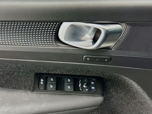Used 2022 Volvo XC40 P8 Recharge Plus image 15