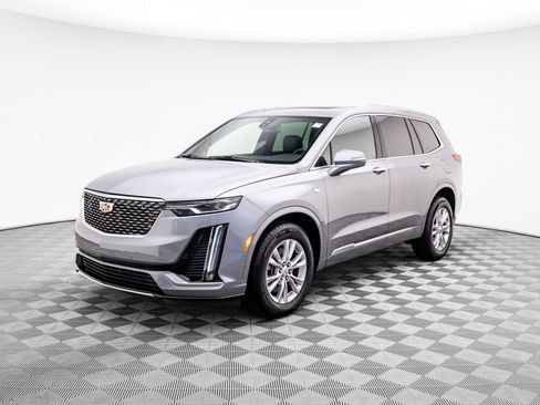 New 2025 Cadillac XT6 Luxury image 3