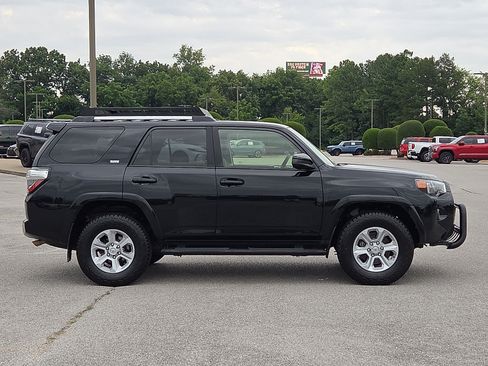 Used 2019 Toyota 4Runner SR5 AWD/4WD image 6