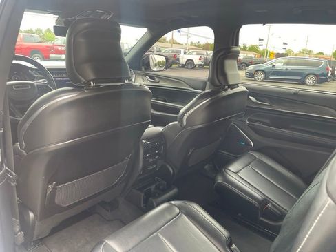 Used 2022 Jeep Grand Cherokee L Overland w/ Luxury Tech Group IV AWD/4WD image 13