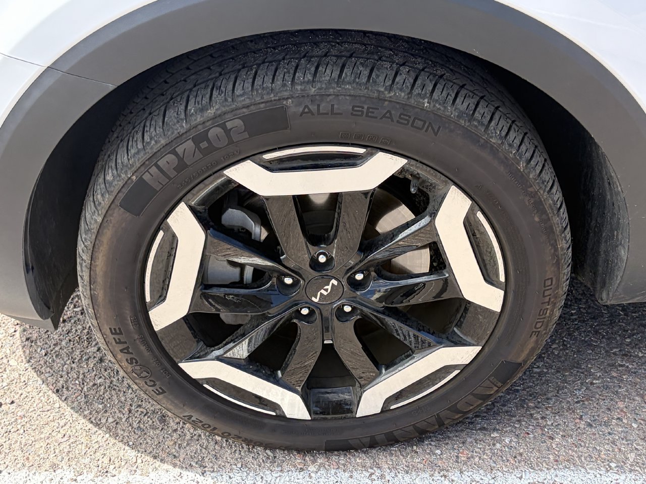 Used 2024 Kia Telluride EX w/ EX Captain's Chair Package FWD image 5