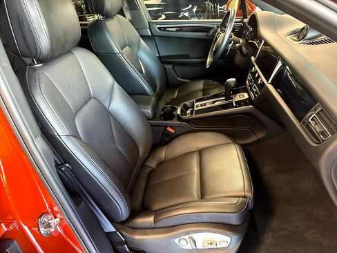Used 2022 Porsche Macan Base image 22