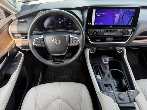 Used 2024 Toyota Grand Highlander FWD image 11