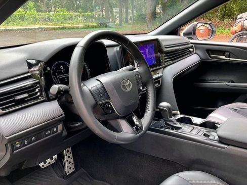Used 2025 Toyota Camry SE FWD image 14
