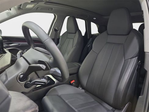 Certified 2025 Audi Q5 Prestige image 17