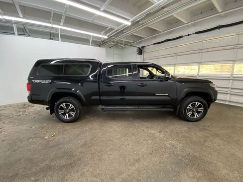 Used 2016 Toyota Tacoma TRD Sport image 7