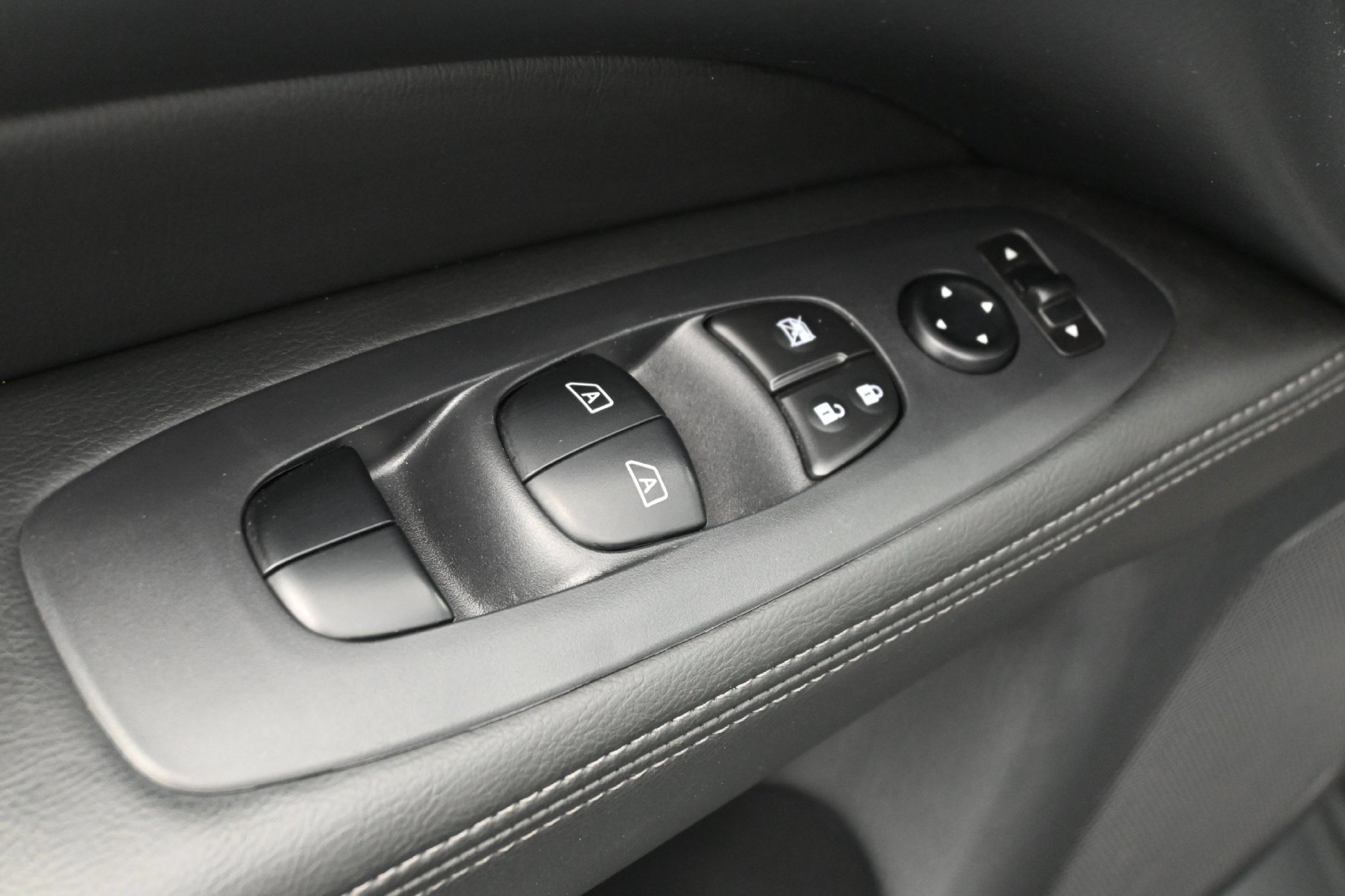 Used 2019 Nissan Pathfinder Platinum AWD/4WD image 20