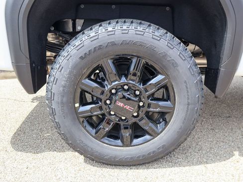 New 2026 GMC Sierra 2500 AT4 image 37