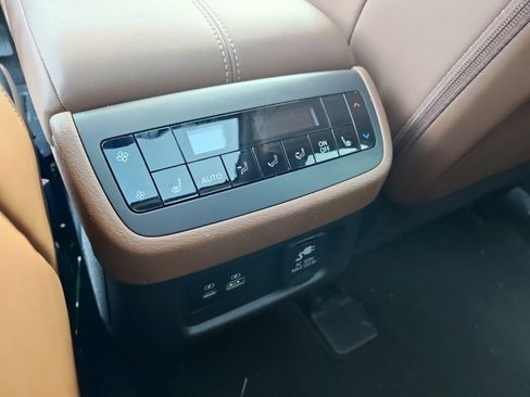 Used 2024 Nissan Pathfinder Platinum AWD/4WD image 14