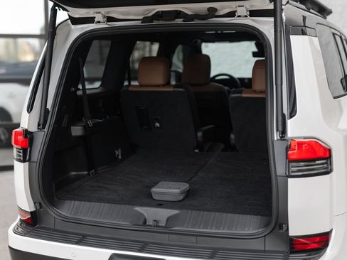 Used 2024 Lexus GX 550 w/ Accessory Package (31) image 13