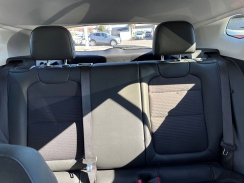 Used 2025 Chevrolet Trax LT image 38