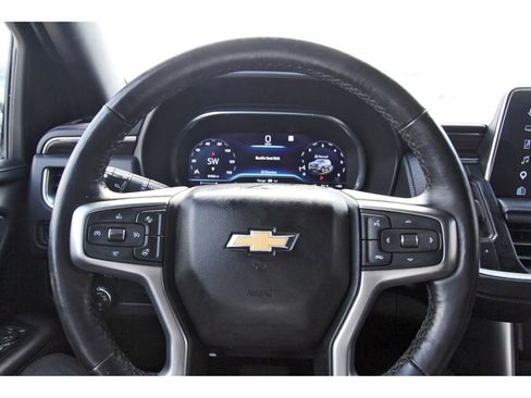 Used 2022 Chevrolet Suburban LT w/ Luxury Package image 17