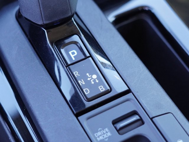 Certified 2025 Toyota Prius LE FWD image 30