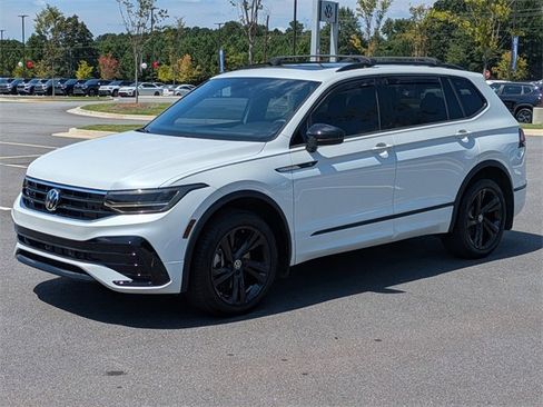 Used 2024 Volkswagen Tiguan SE R-Line image 8