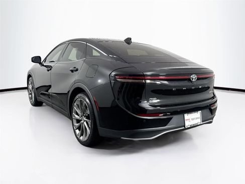 Used 2023 Toyota Crown Limited image 8