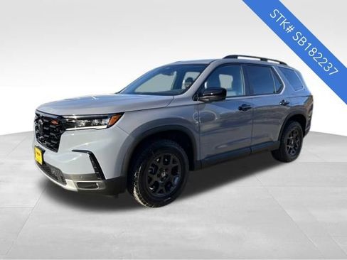New 2025 Honda Pilot TrailSport image 3
