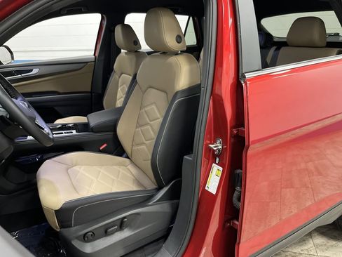 Used 2024 Volkswagen Atlas Cross Sport SE image 4