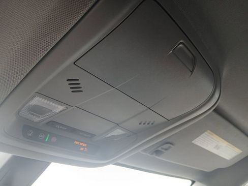Used 2021 GMC Acadia SLE FWD image 21