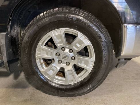 Used 2019 Nissan Titan SV w/ SV Convenience Package AWD/4WD image 12