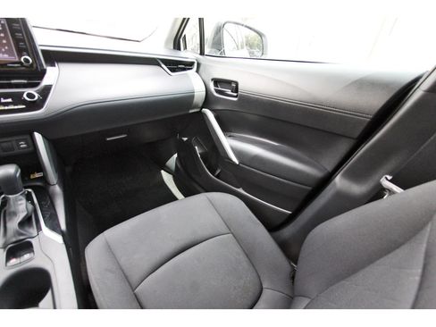 Used 2022 Toyota Corolla Cross LE w/ Moonroof Package FWD image 11