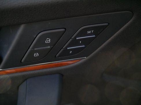 Used 2023 Audi Q5 Premium w/ Convenience Package image 19