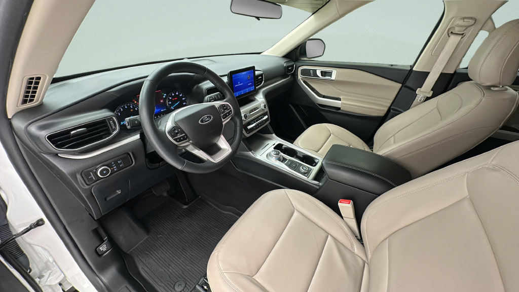 Used 2023 Ford Explorer XLT w/ Equipment Group 202A AWD/4WD image 11