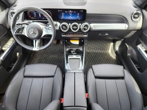 Used 2026 Mercedes-Benz GLB 250 4MATIC image 12