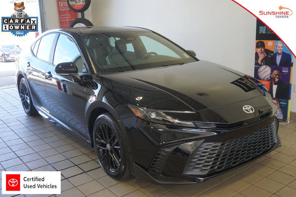 Used 2025 Toyota Camry SE AWD/4WD image 1