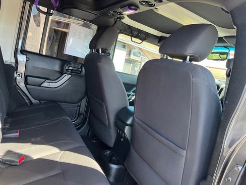 Used 2018 Jeep Wrangler Unlimited Sport S image 28