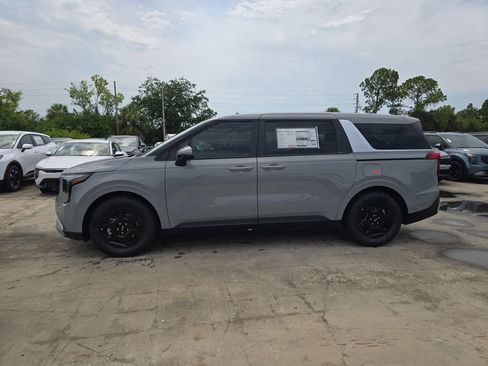 New 2027 Kia Carnival FWD image 5