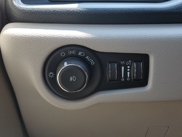 Certified 2024 Chrysler Pacifica Touring-L AWD/4WD image 35