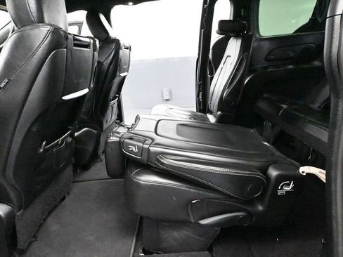 Used 2019 Chrysler Pacifica Touring-L Plus w/ Advanced Safetytec Group image 40