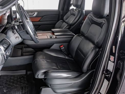 Used 2024 Lincoln Navigator Reserve image 29