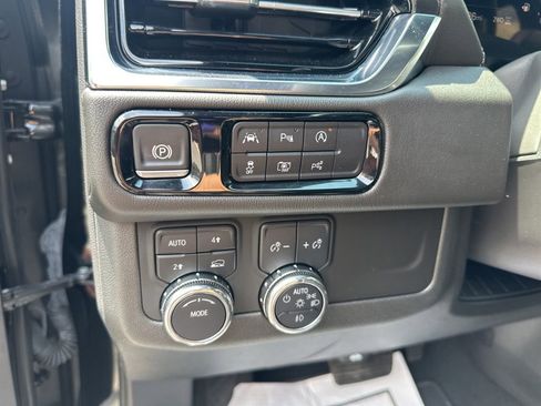 Used 2025 GMC Yukon Denali AWD/4WD image 12