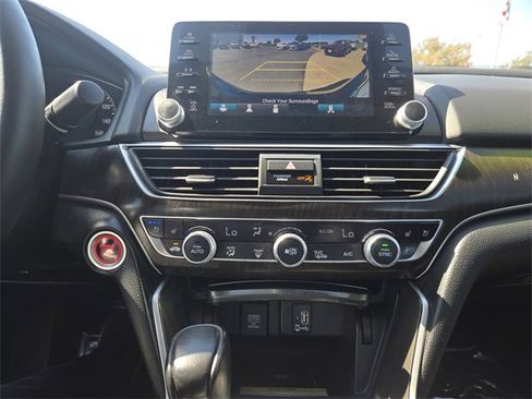 Used 2018 Honda Accord Touring image 18