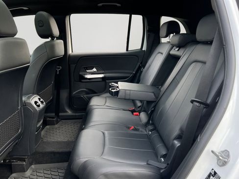 Used 2022 Mercedes-Benz GLB 250 4MATIC image 11